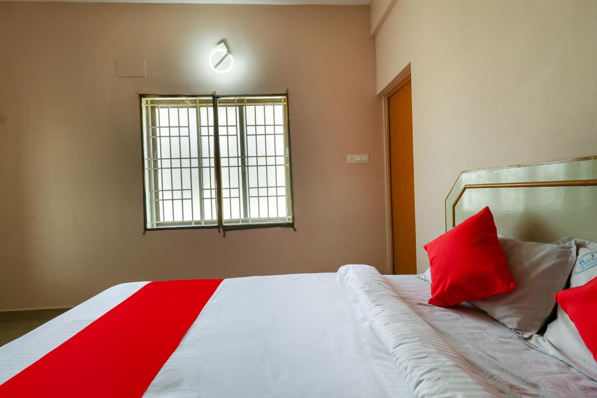 Hotel OYO 70557 Royal Pride Tallākulam Exterior foto