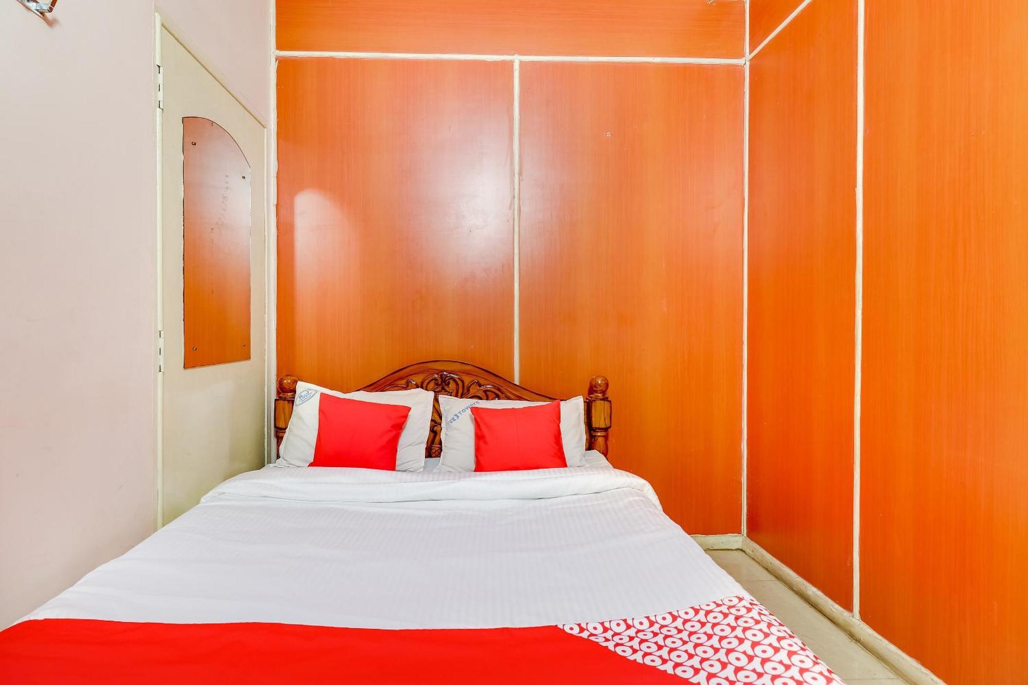 Hotel OYO 70557 Royal Pride Tallākulam Exterior foto