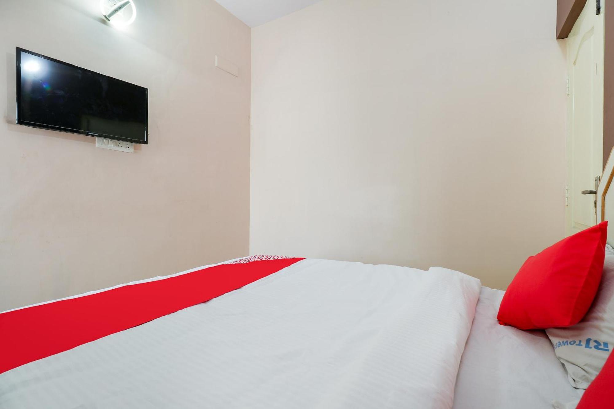 Hotel OYO 70557 Royal Pride Tallākulam Exterior foto